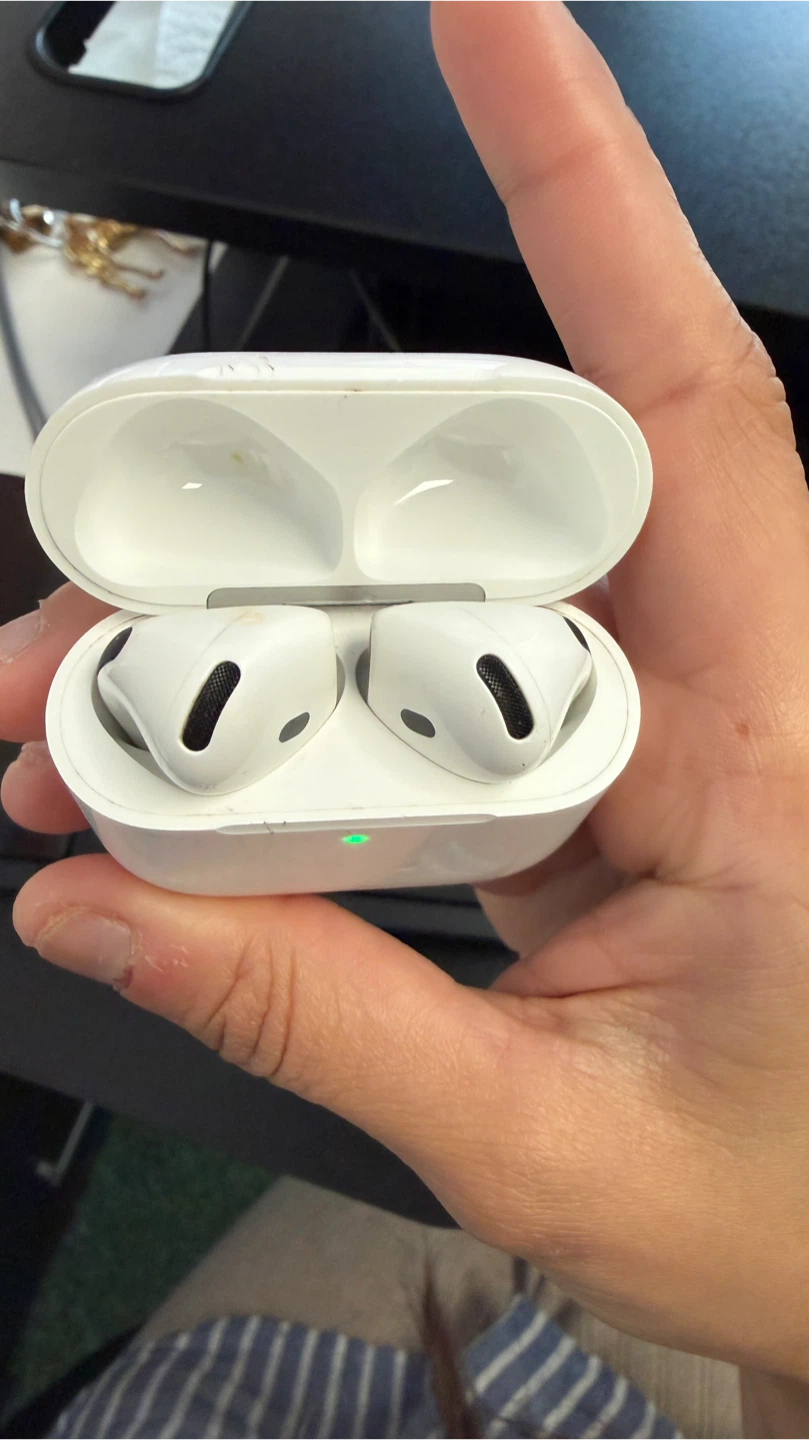 Apple AirPods 4th Generation - photo 3