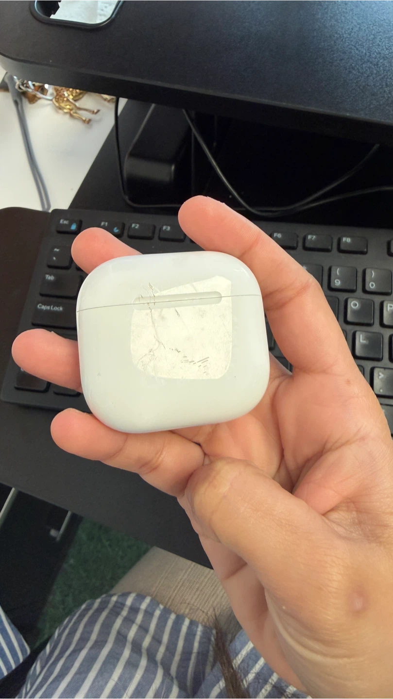 Apple AirPods 4th Generation - photo 4