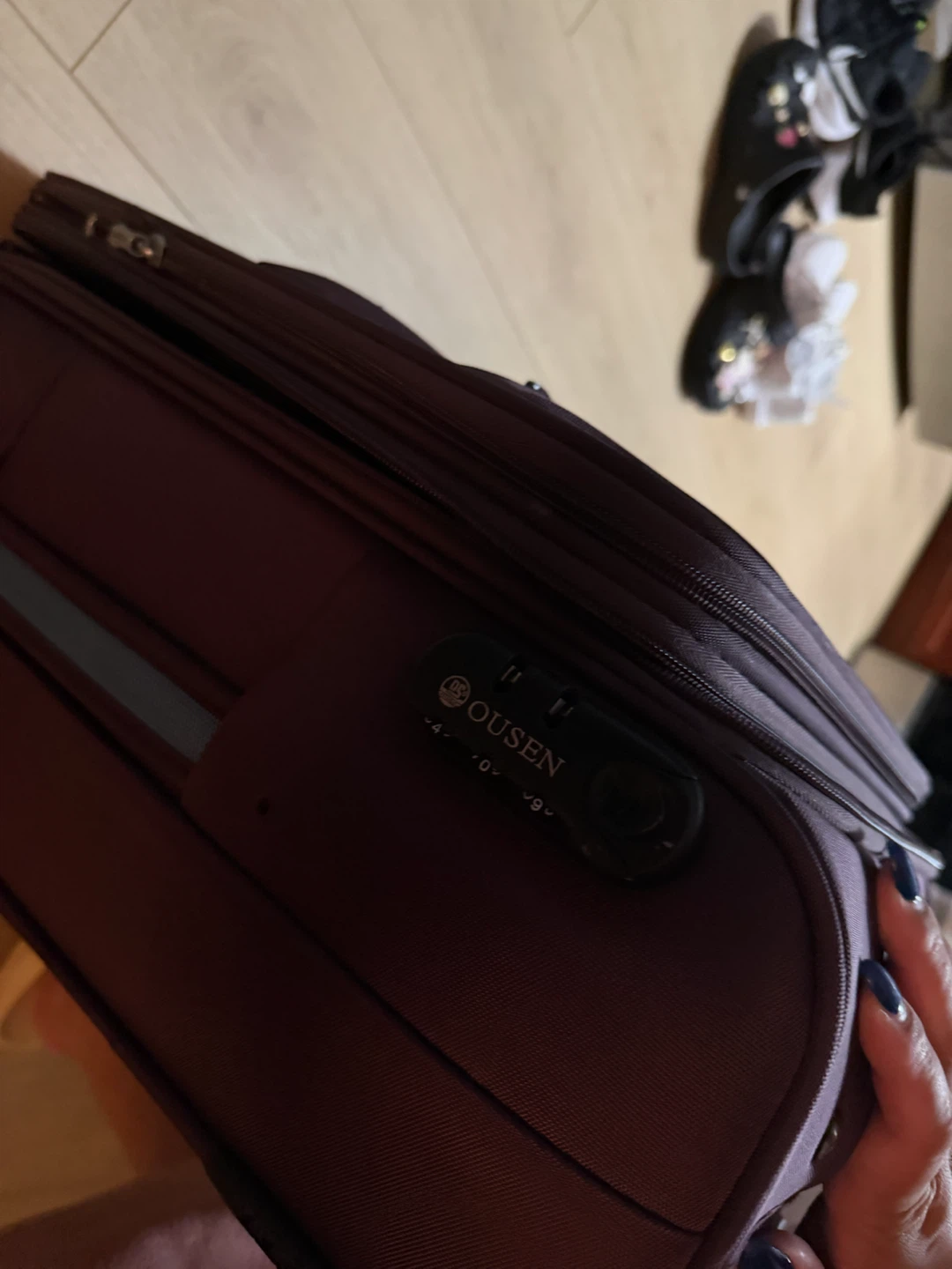 Ousen Carry-On Rolling Suitcase - photo 2