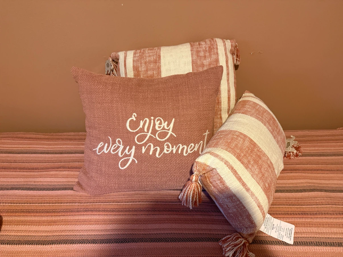 Set of 3 Decorative Throw Pillows - photo 2