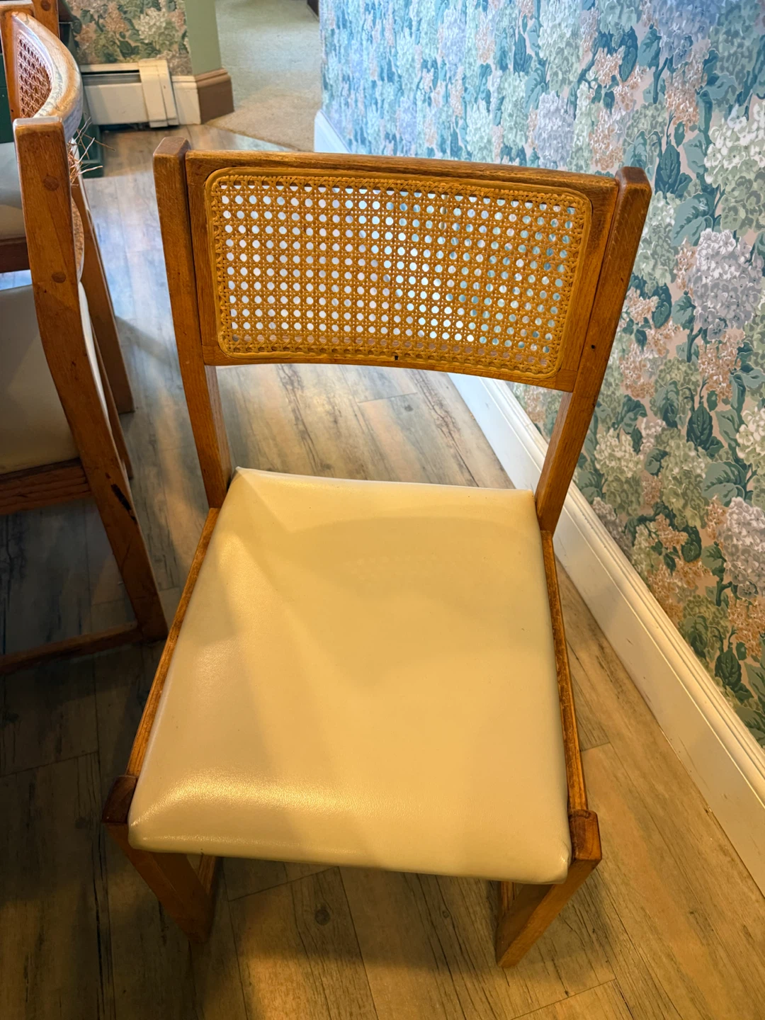 Dining Table and Set of Chairs - photo 3