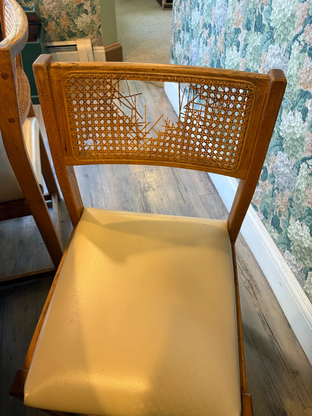 Dining Table and Set of Chairs - photo 4