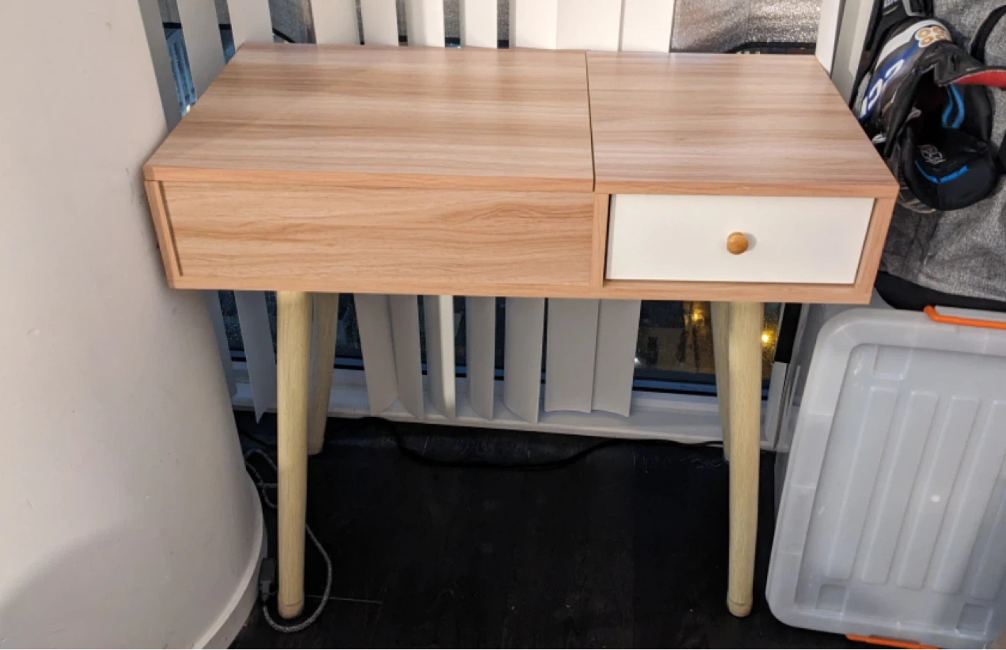 Wood vanity table with flip mirror - photo 2