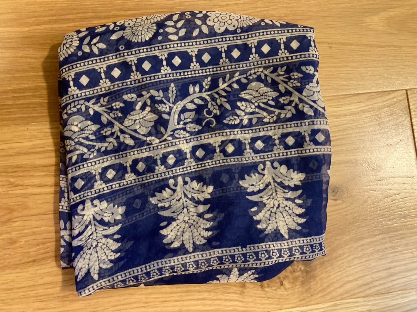 Blue and White Floral Pattern Scarf - photo 2