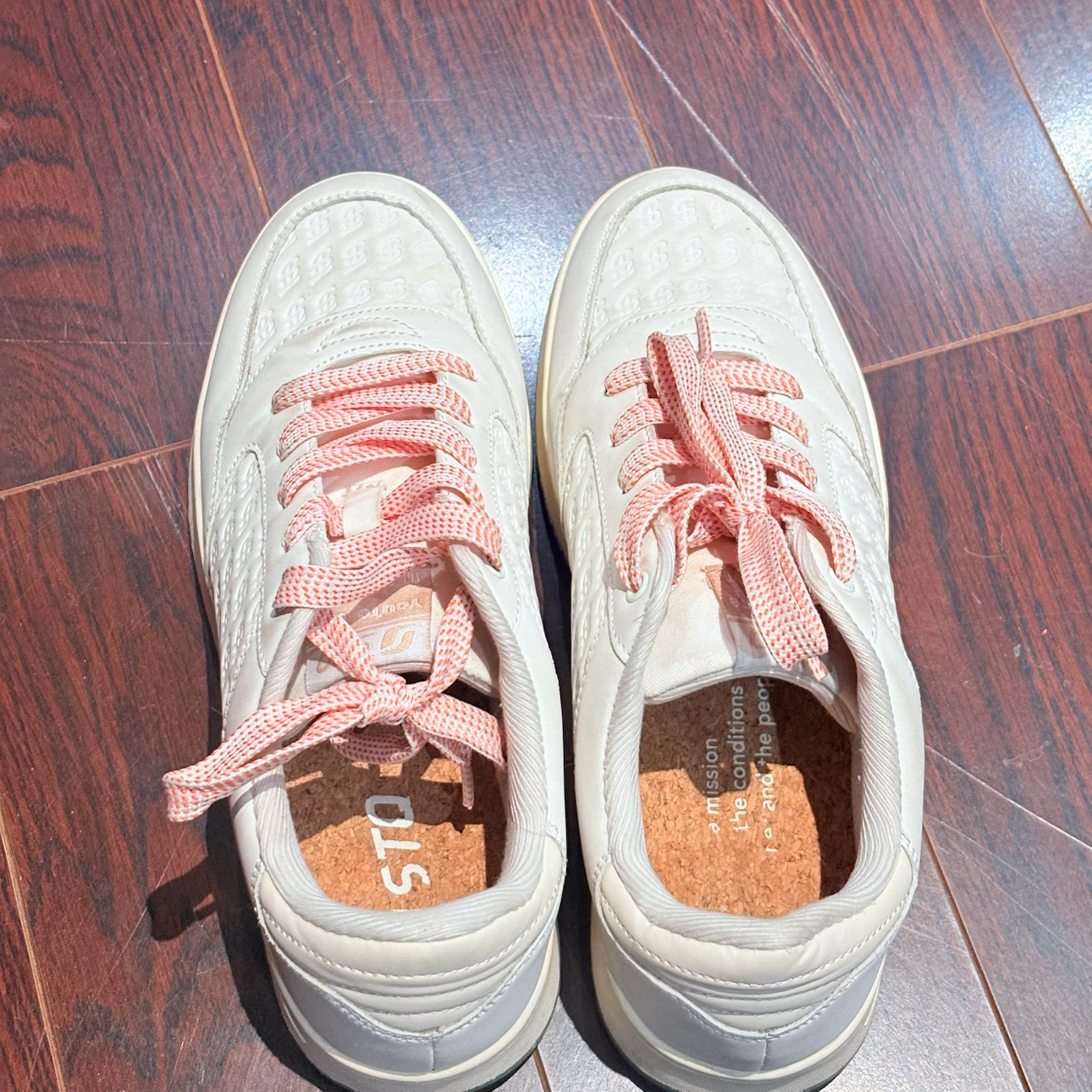 STQ Off-White Sneakers with Pink Laces