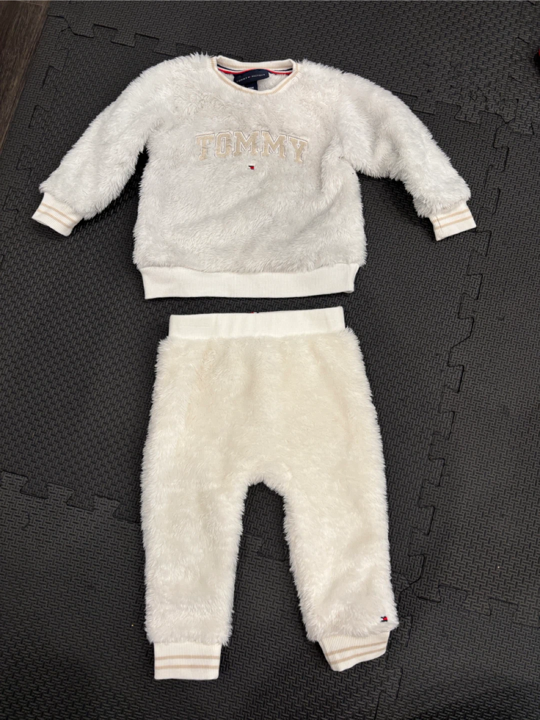 Tommy Hilfiger Baby Fuzzy Set 12M