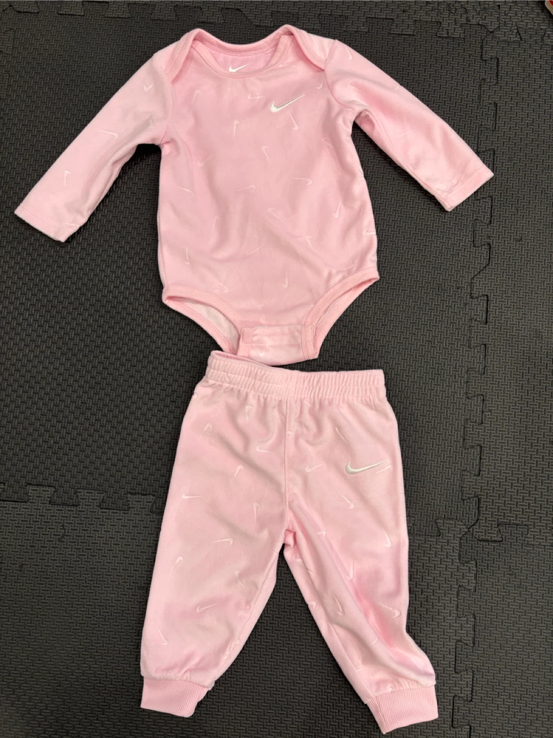 Nike Baby Pink Bodysuit and Pant Set 12M