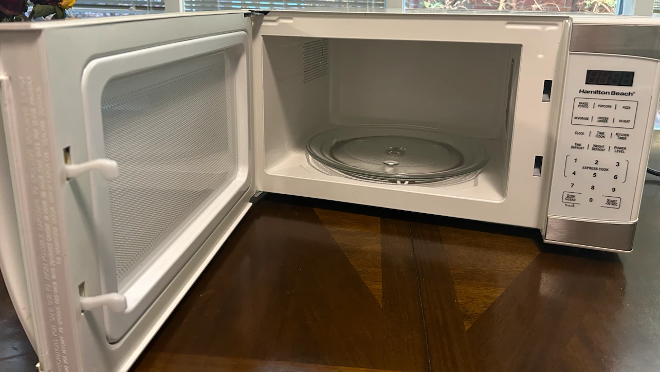 Hamilton Beach Microwave - photo 2