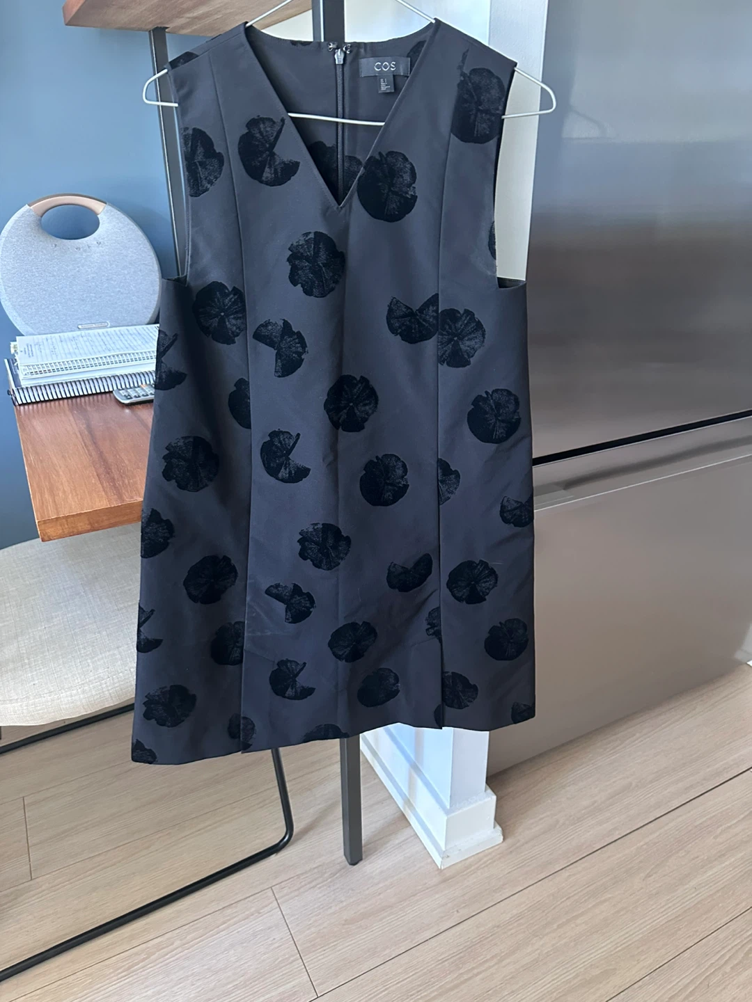 COS Sleeveless Patterned Dress Black