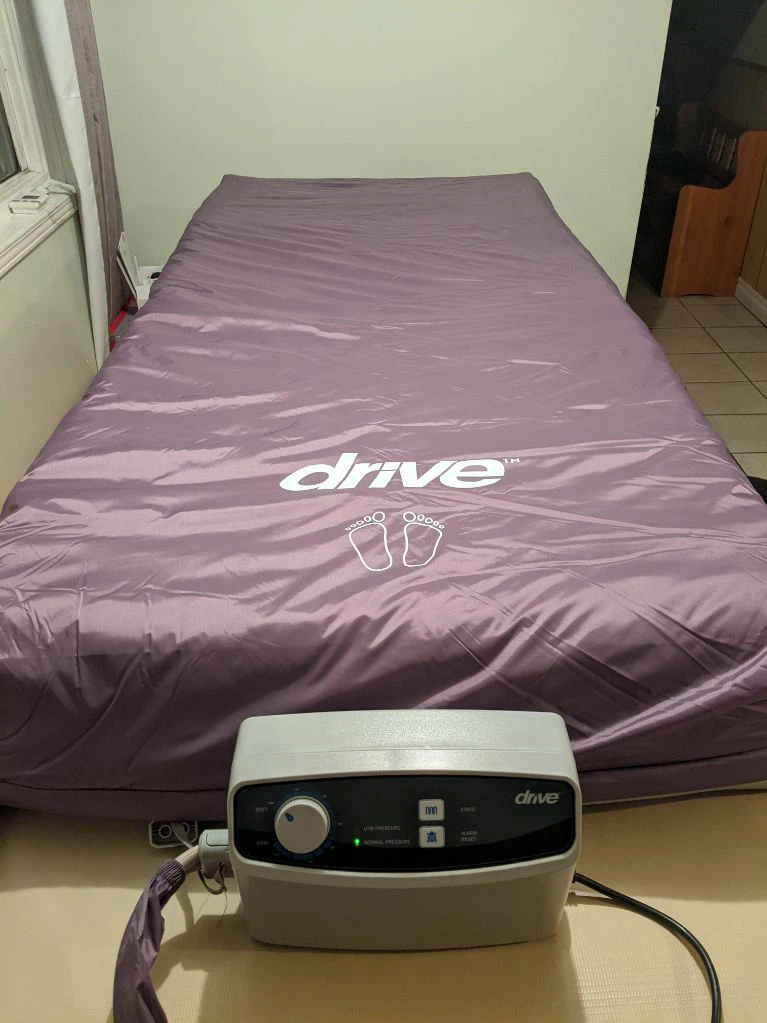 Delivery!- Medical Alternating Air Mattress and Hospital Bed - photo 3