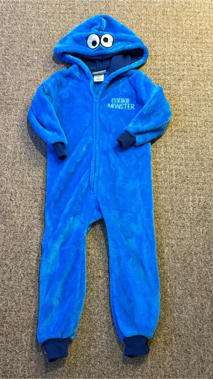 Halloween costumes see sizes below - photo 3
