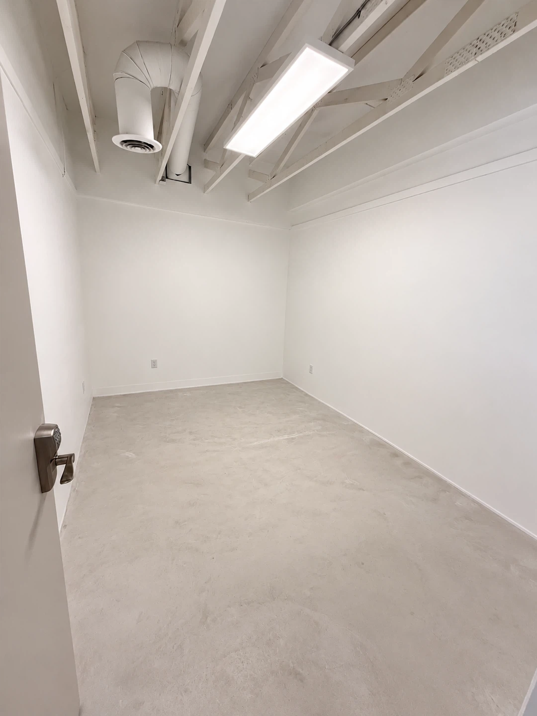 SALON STUDIO LEASE TAKEOVER – NW CALGARY