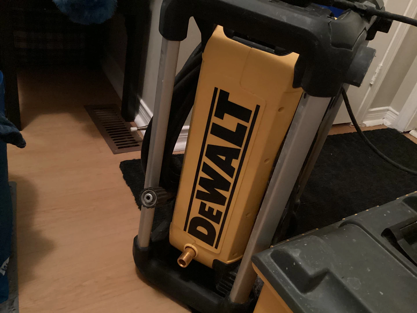 Dewalt electric jobsite pressure washer - photo 2