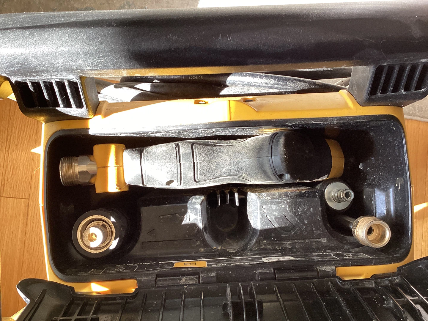 Dewalt electric jobsite pressure washer - photo 4