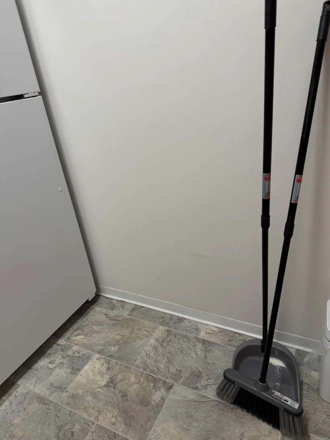 Extendable broom and dustpan set