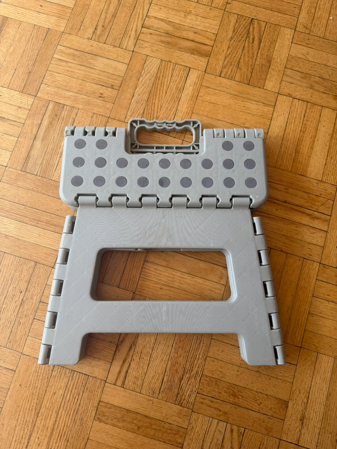 Collapsible Grey Plastic Step Stool - photo 3