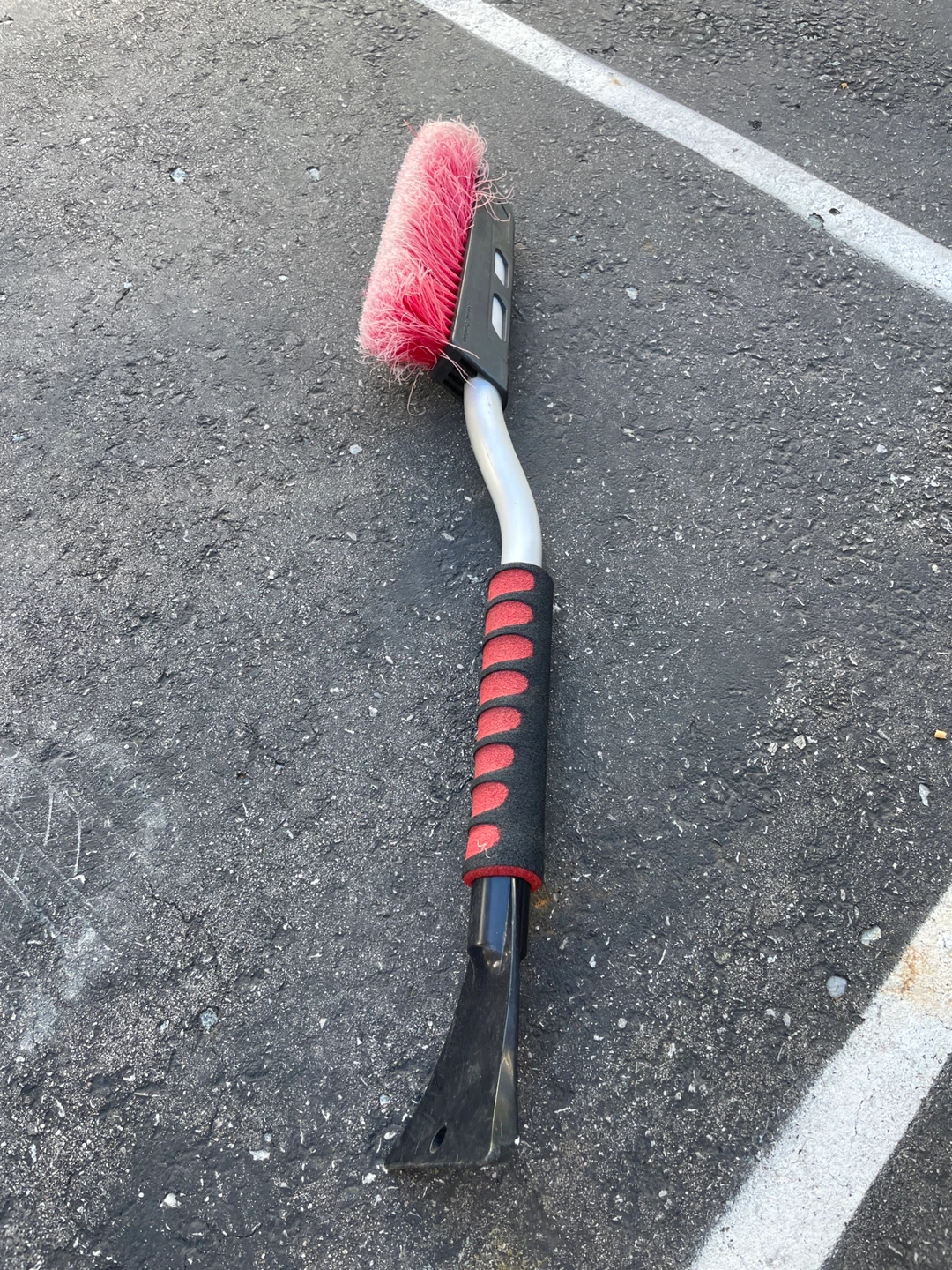 Snow brush and ice scraper