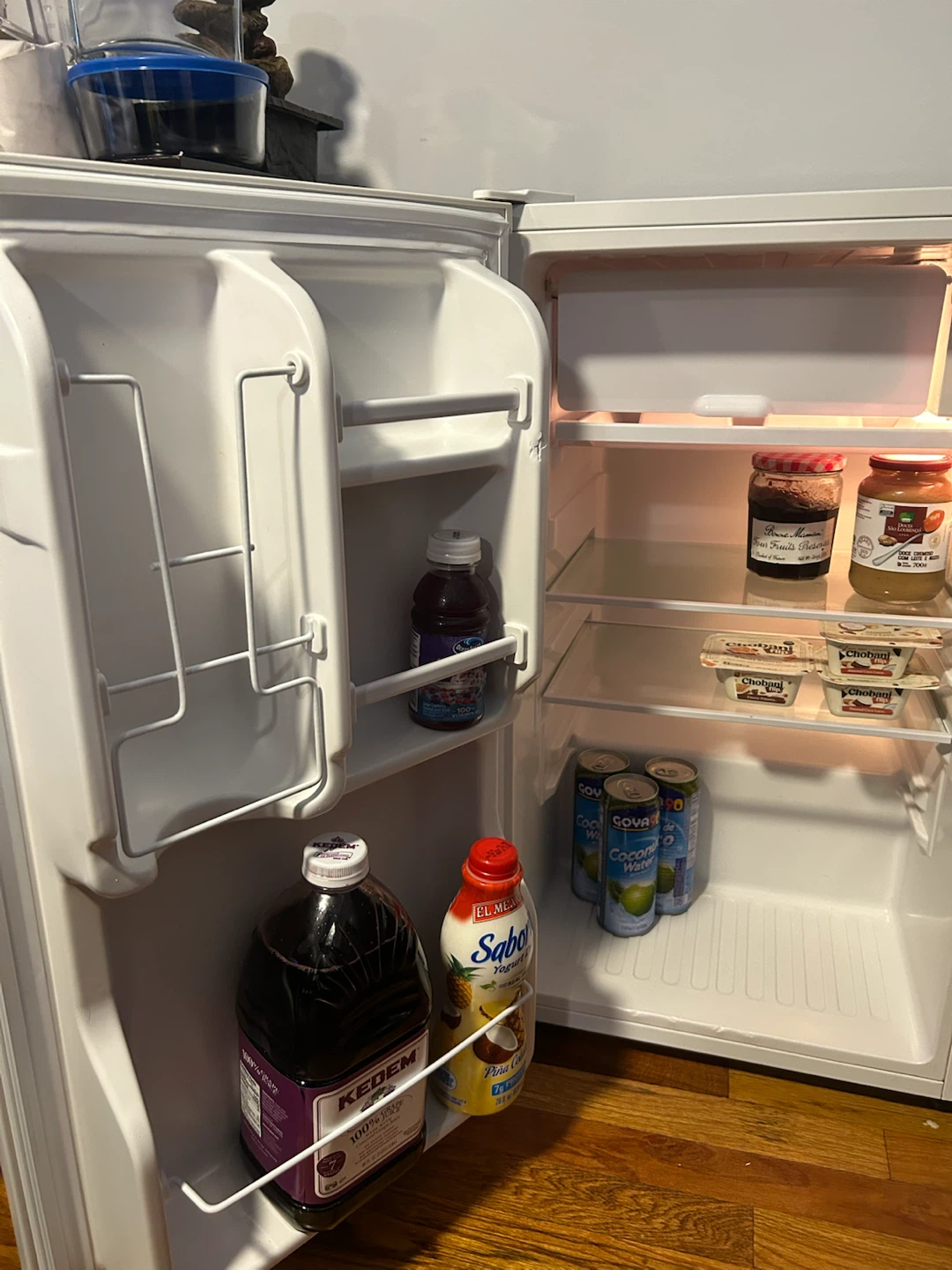 Magic Chef Mini Refrigerator - photo 4