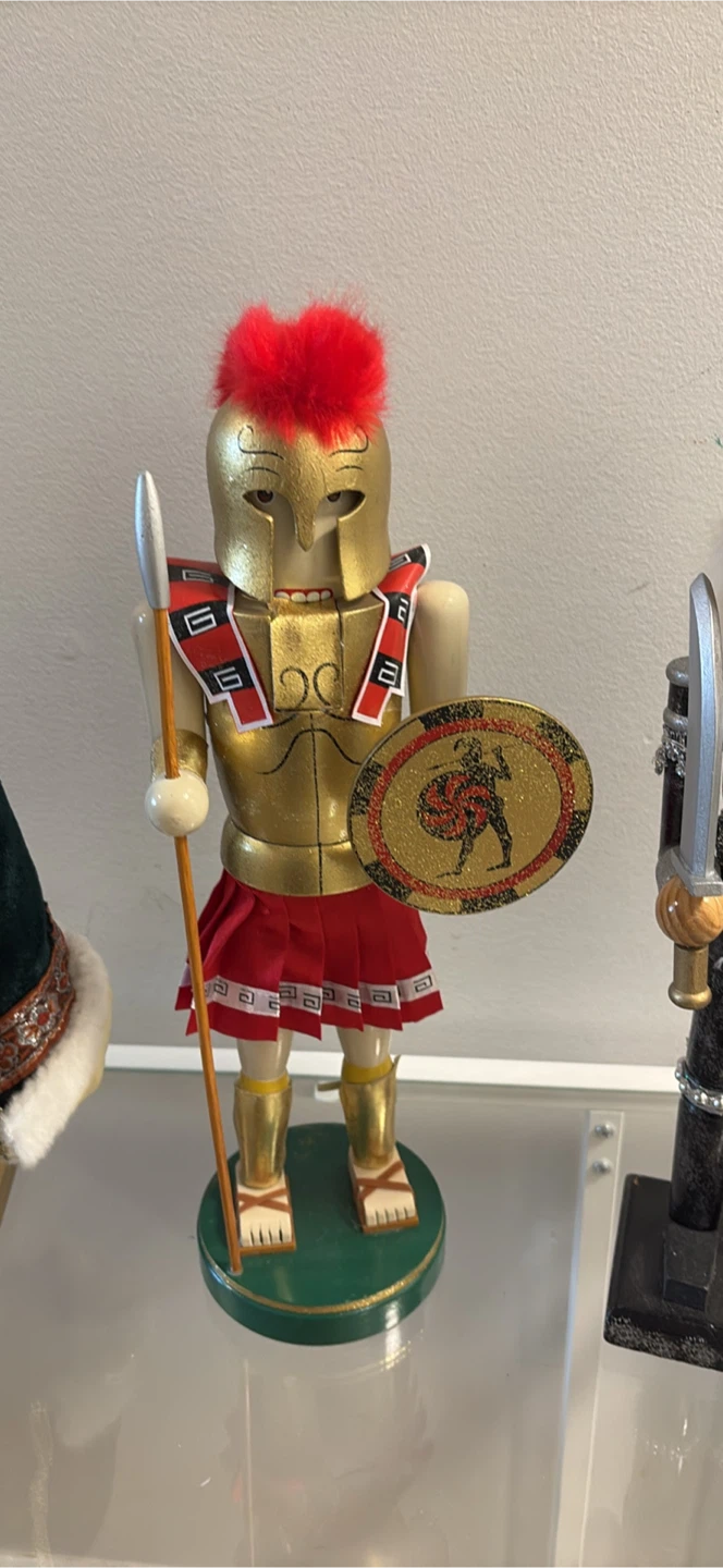 Set of 3 Decorative Nutcracker Figures - photo 3