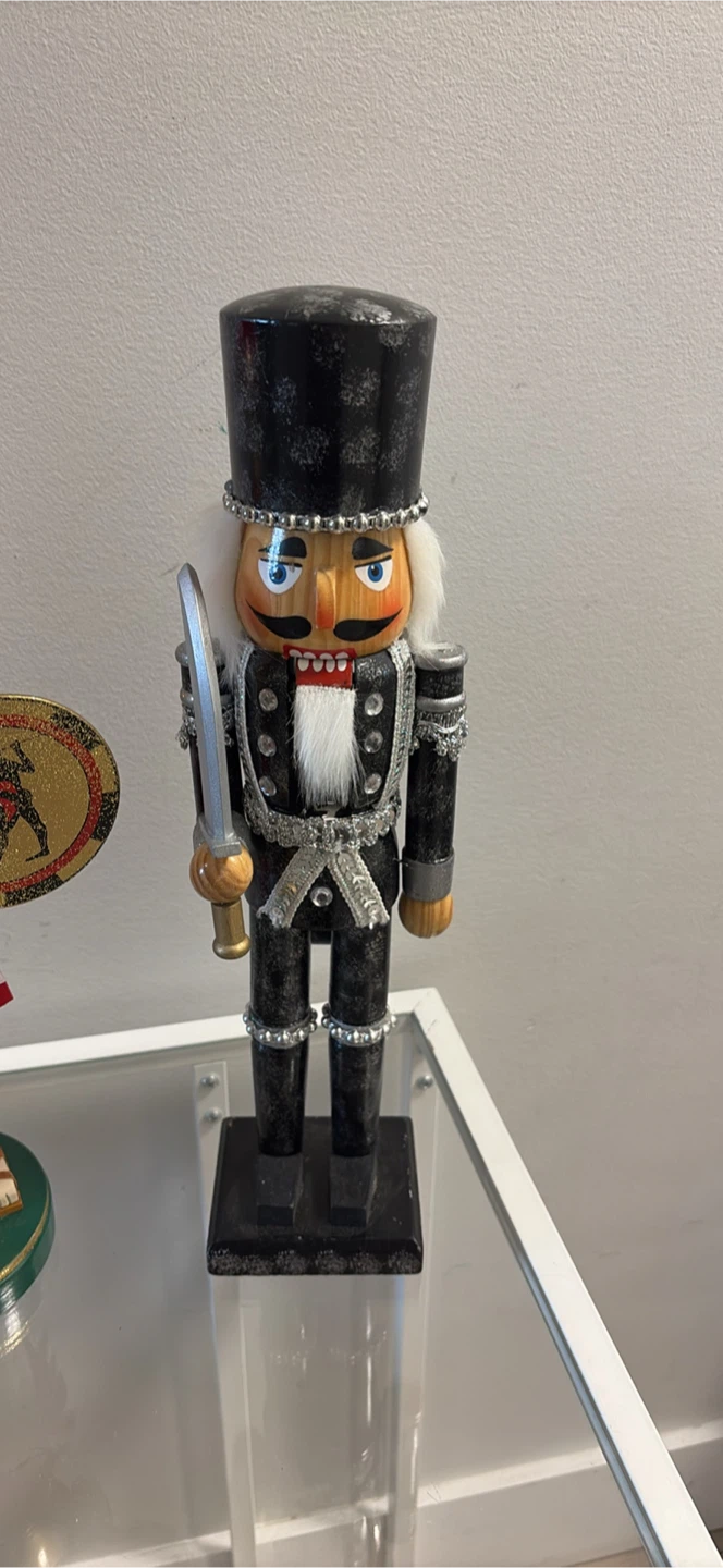 Set of 3 Decorative Nutcracker Figures - photo 4