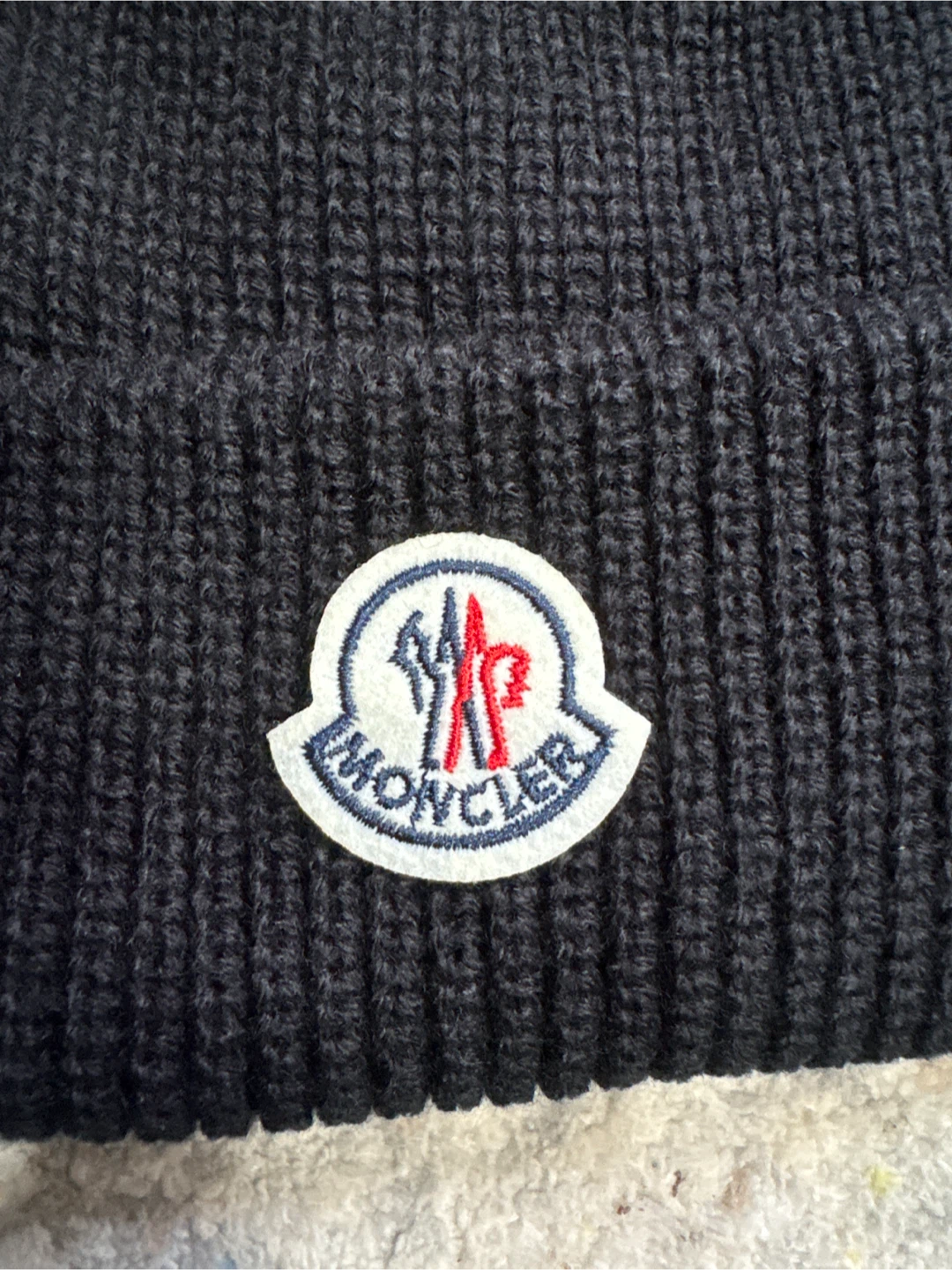 Moncler black wool beanie - photo 3