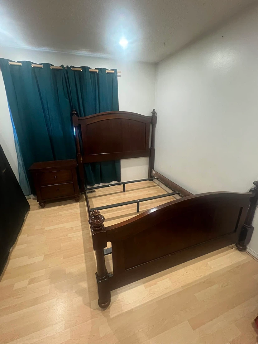 Queen frame, box spring and side table - photo 2