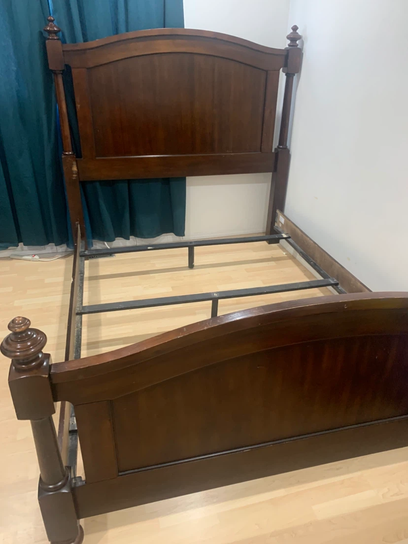 Queen frame, box spring and side table - photo 4