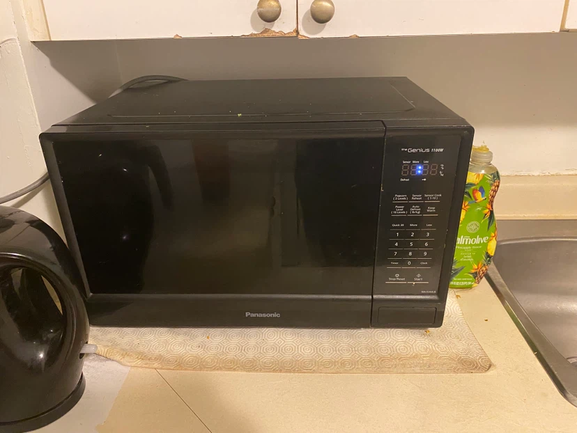 Panasonic The Genius 1100W Microwave