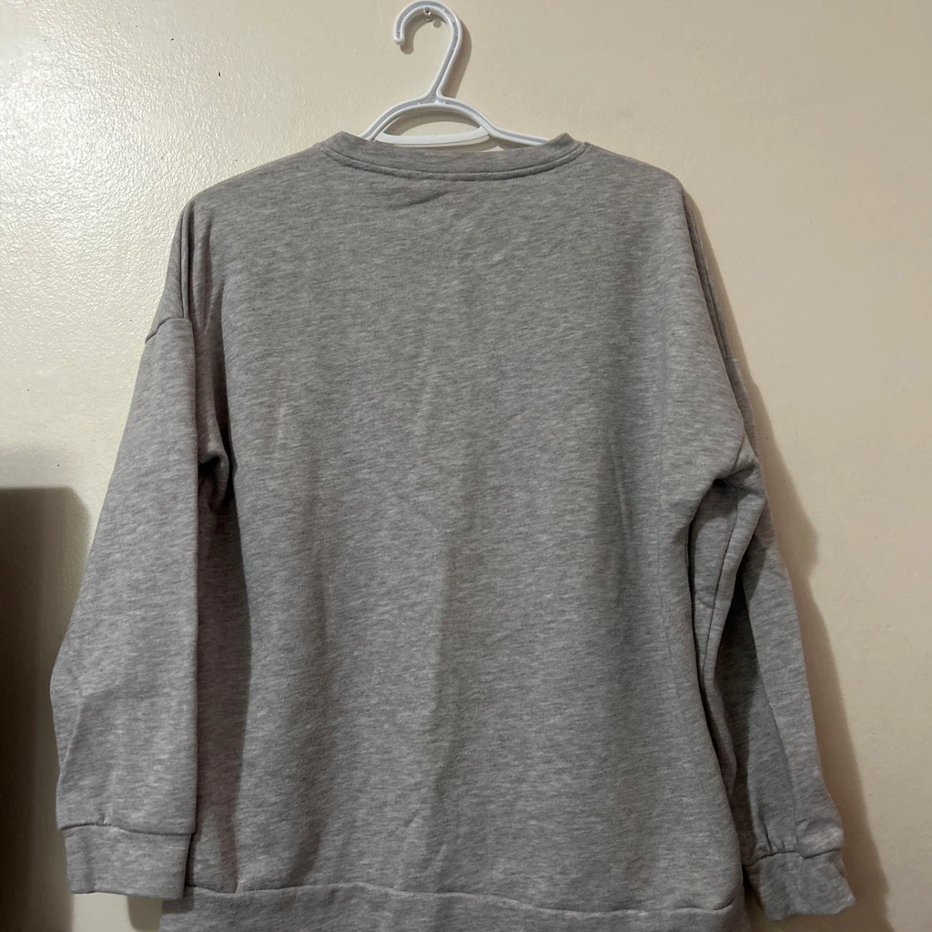 Grey sweatshirt with line art design - photo 2