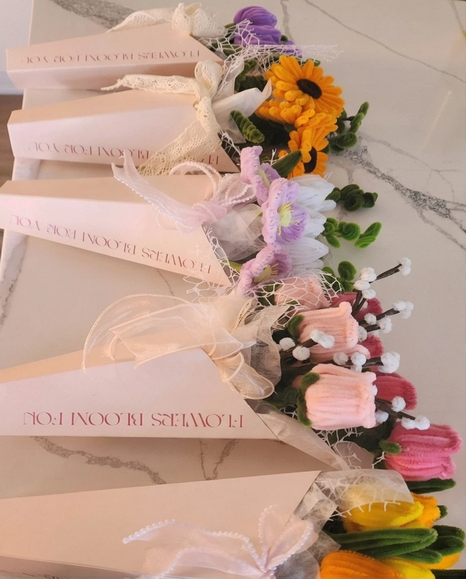 Handmade Pipe Cleaner Flower Bouquets - photo 2