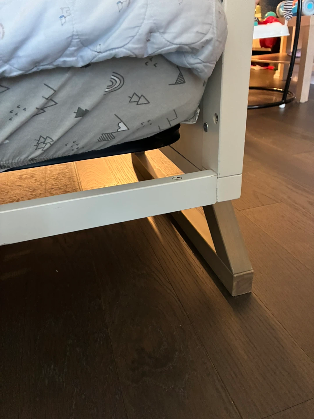 White and Wood Toddler Bed - photo 4