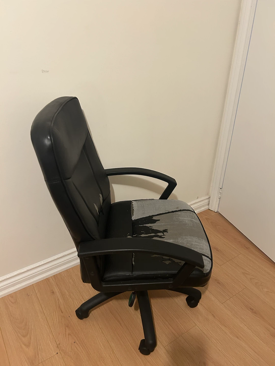 Black Office Chair - photo 2