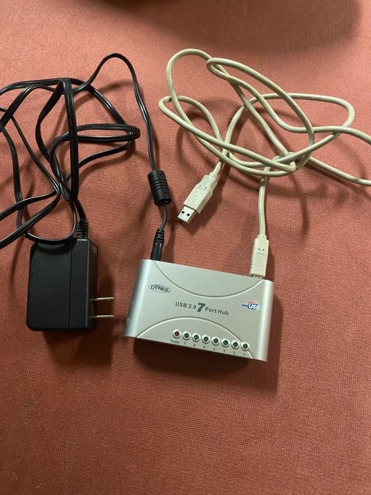 Dynex USB 2.0 7-Port Hub - photo 3