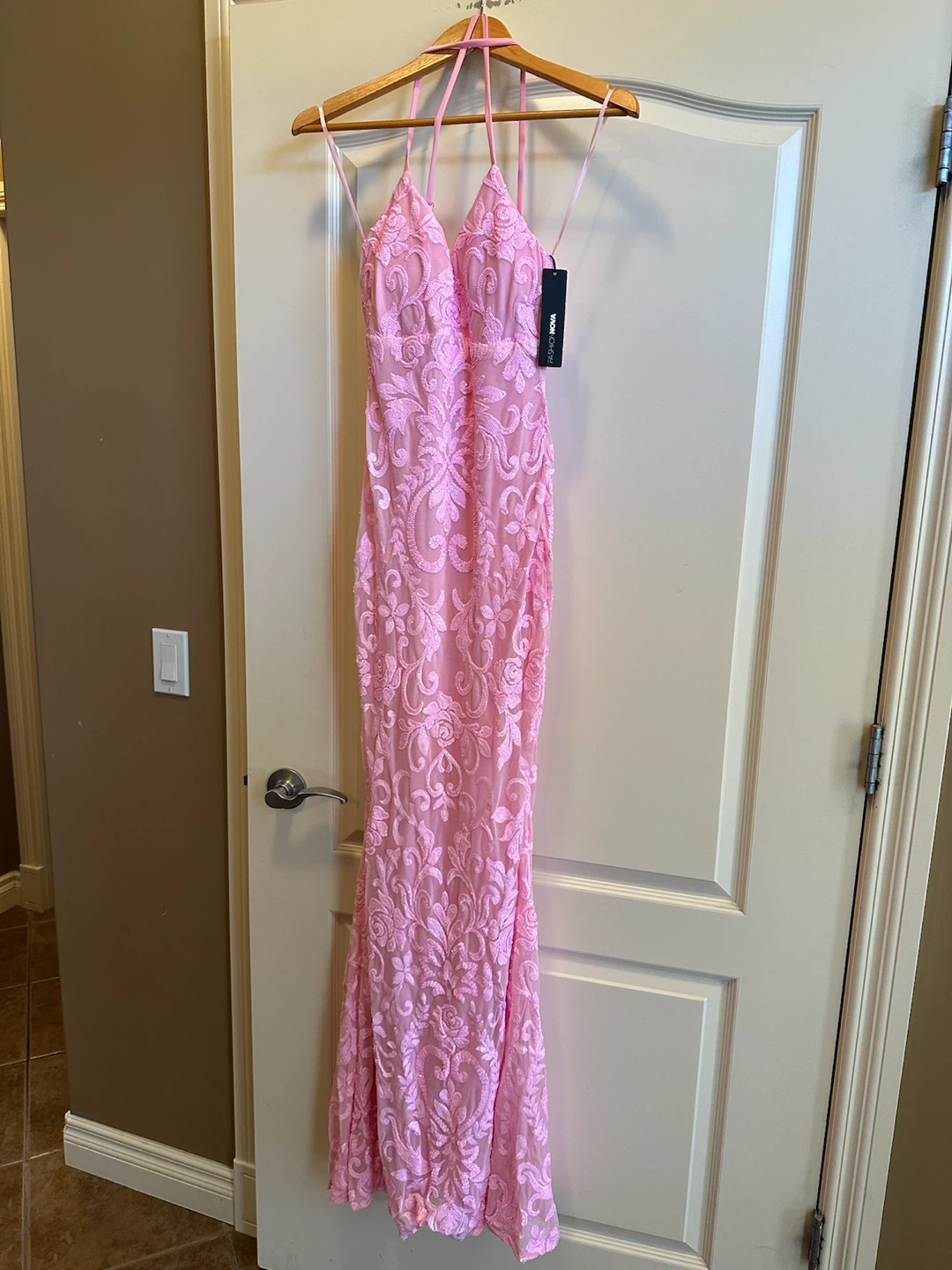 BNWT size medium Fashion  pink embellished maxi gown - photo 3