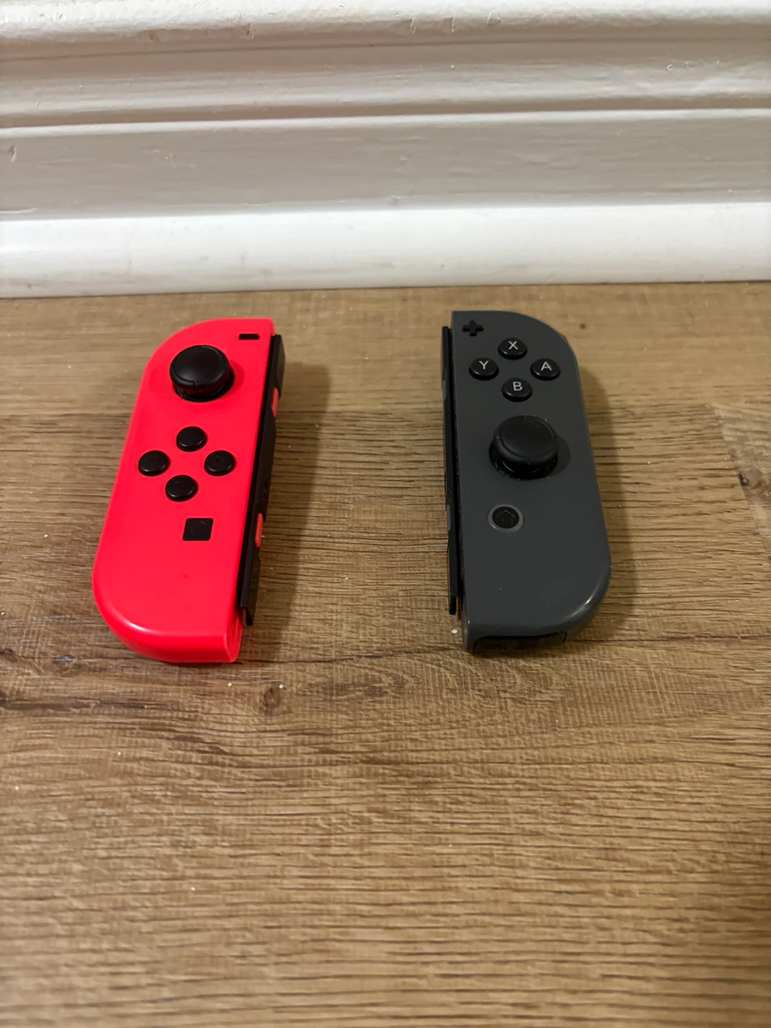 Nintendo Switch Joy-Cons (Neon Red / Gray Pair)