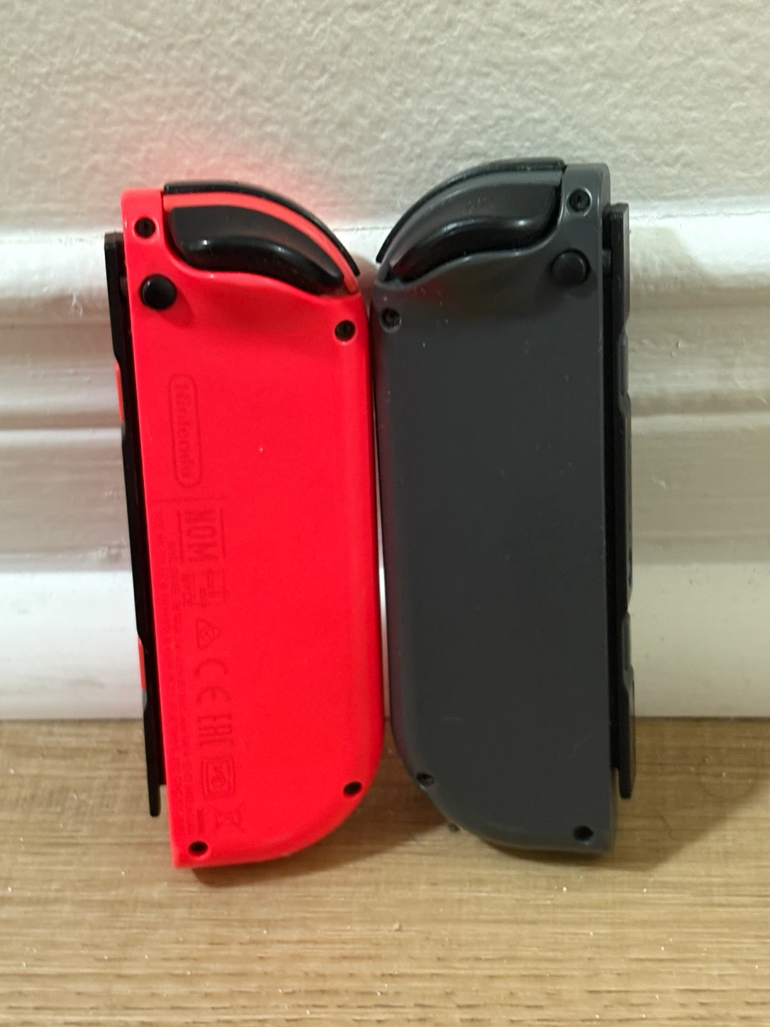 Nintendo Switch Joy-Cons (Neon Red / Gray Pair) - photo 3