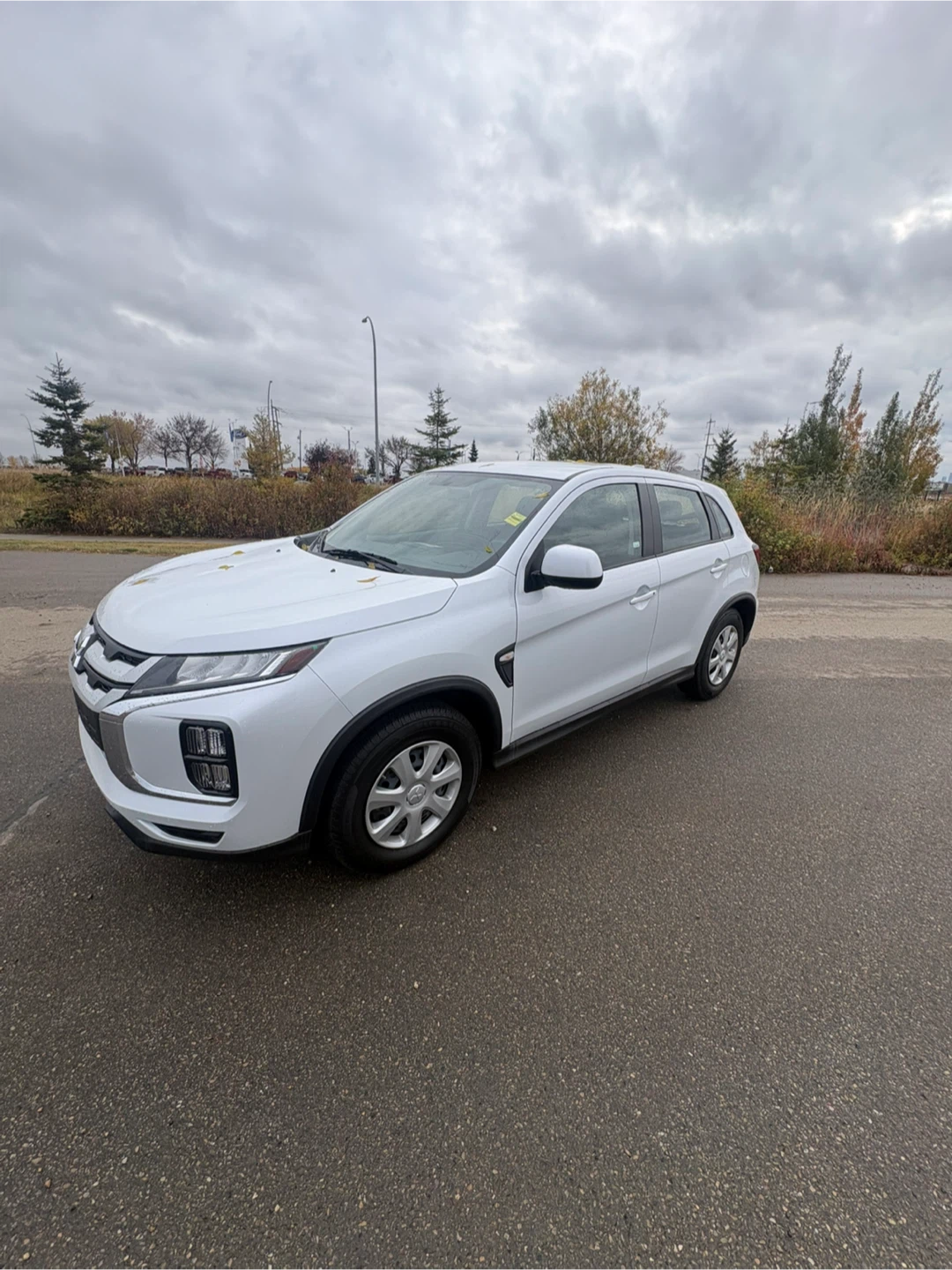Mitsubishi RVR White SUV