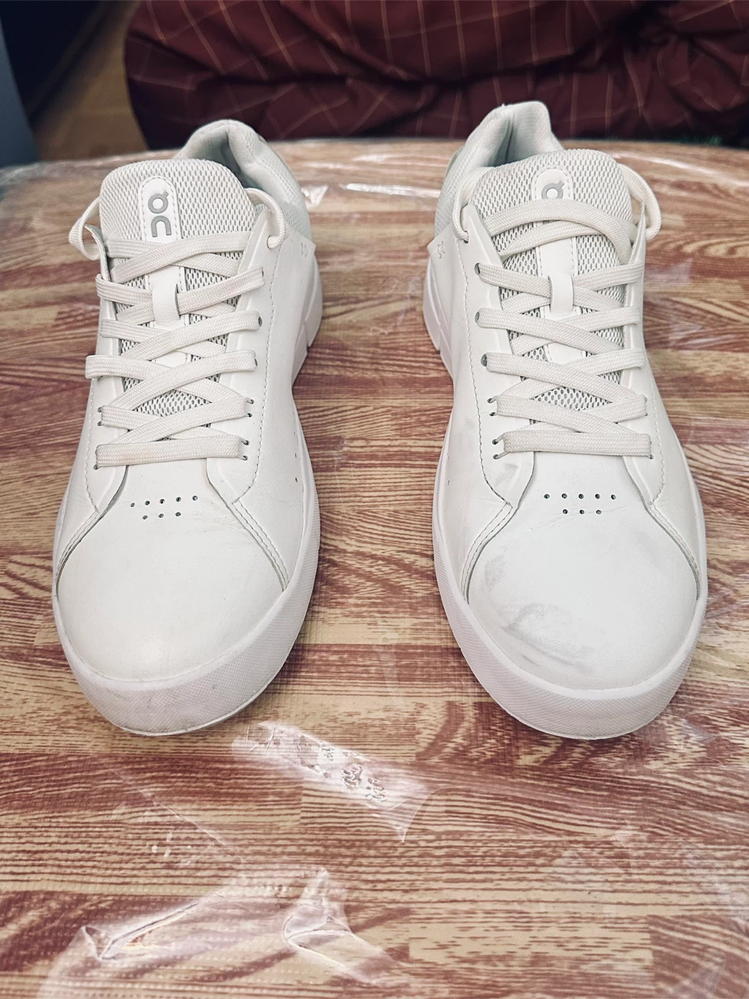 On The Roger Advantage White Sneakers