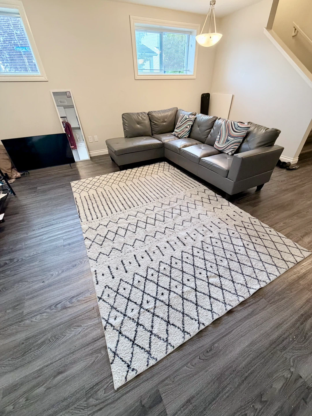 Cream and Black Geometric Area Rug - photo 3
