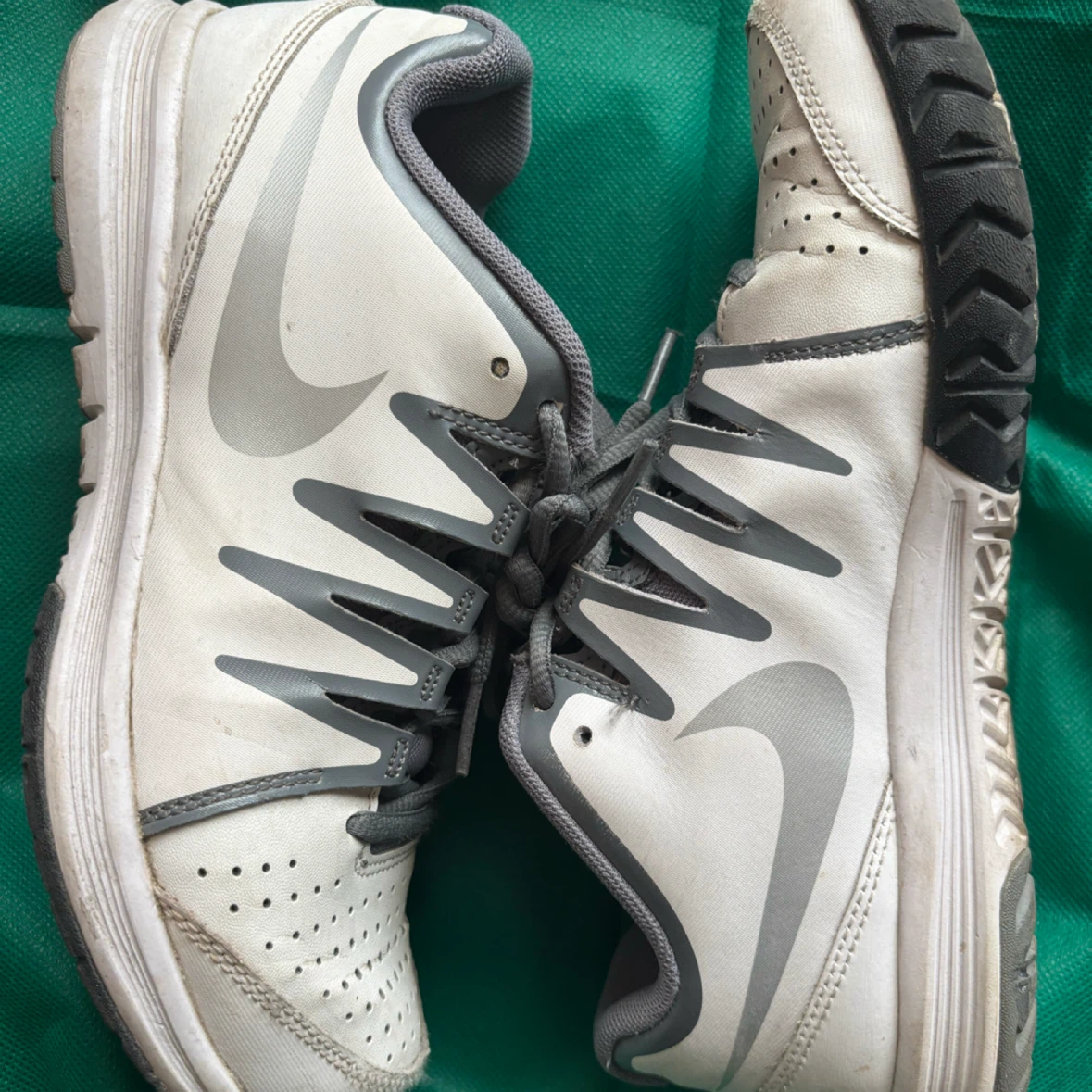 Nike - Vapor Court Tennis Shoes - *Size Women 7* - photo 3
