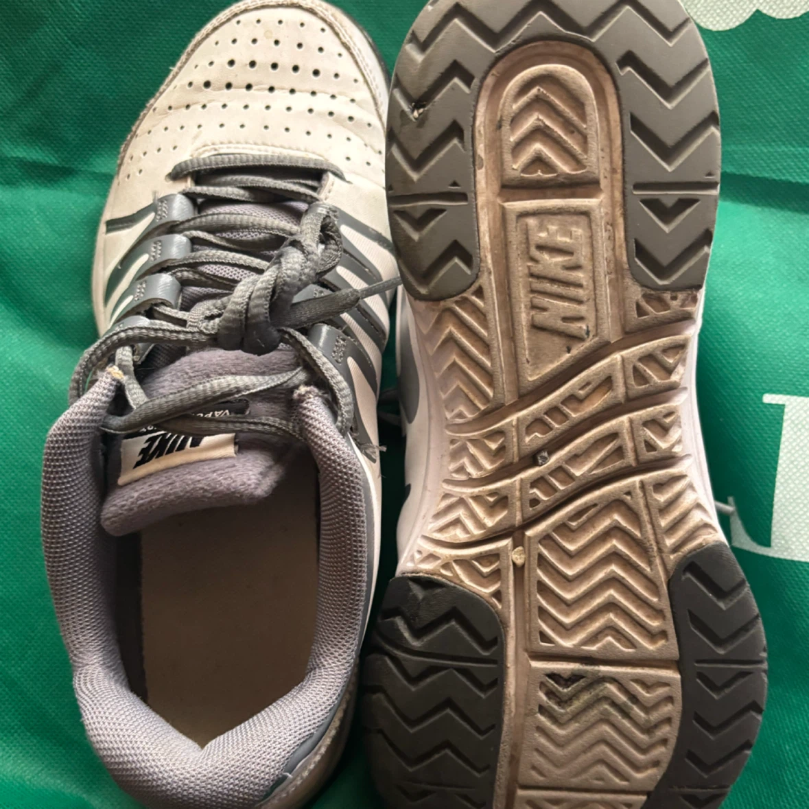 Nike - Vapor Court Tennis Shoes - *Size Women 7* - photo 4