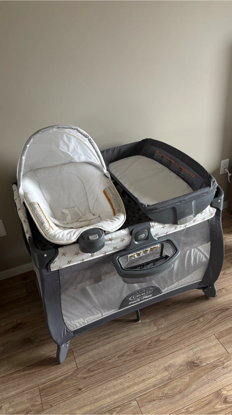 Graco Pack 'n Play with Bassinet and changing station