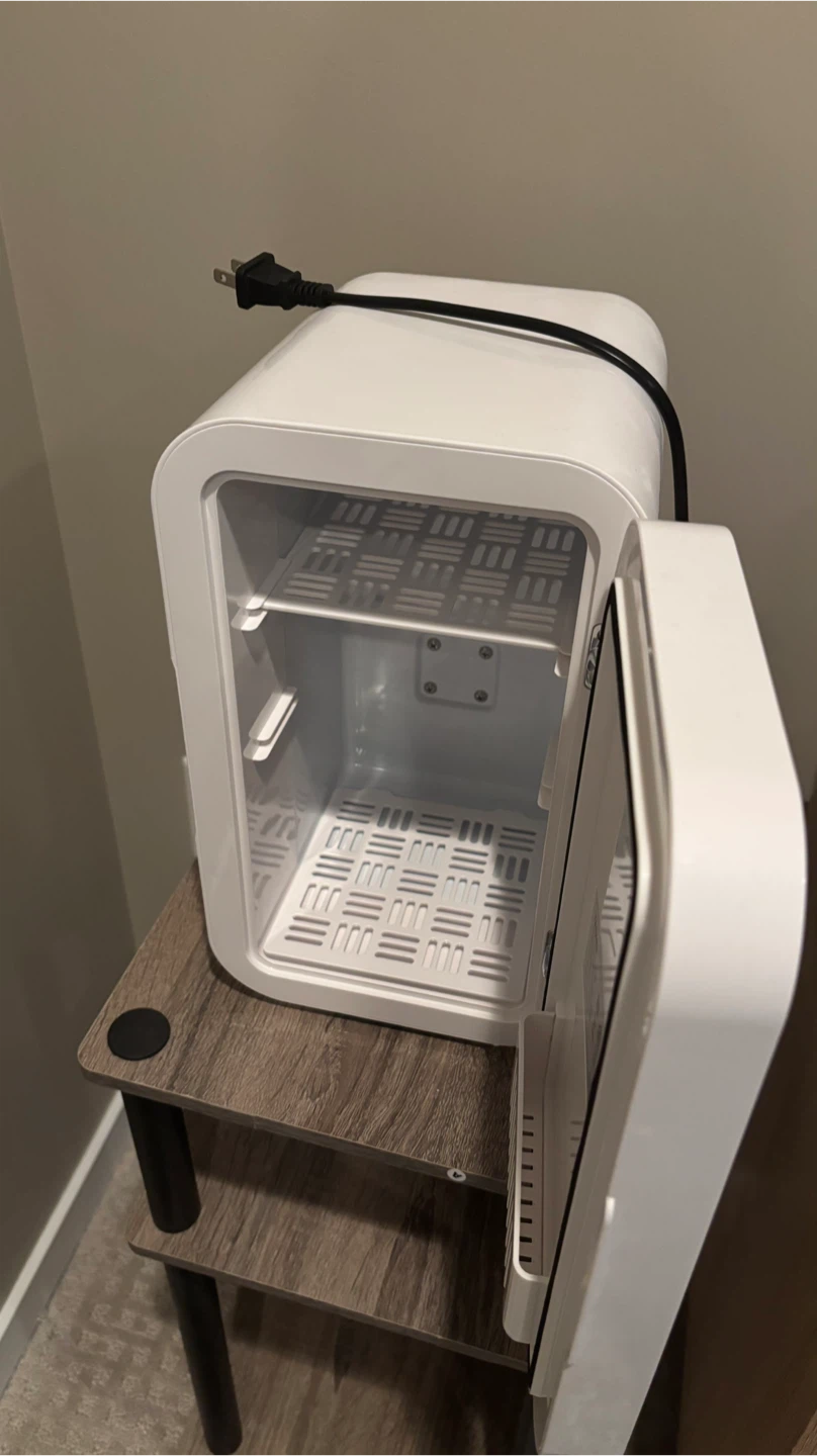 White 6L Portable Mini Fridge - photo 2