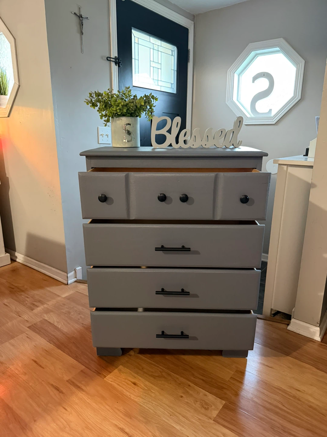✨🩶Beautiful solid dresser🩶✨ - photo 2