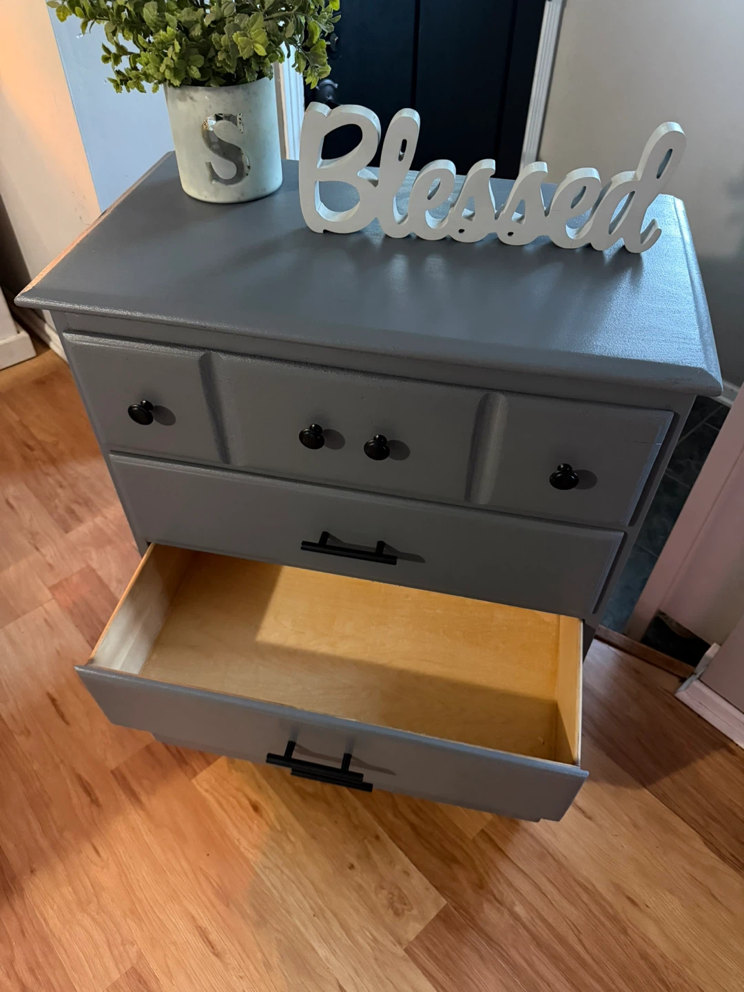 ✨🩶Beautiful solid dresser🩶✨ - photo 5