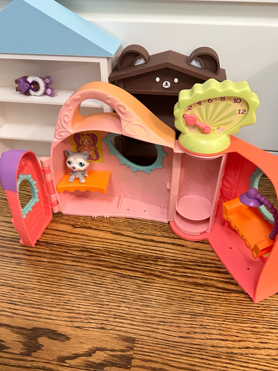 Littlest Pet Shop Get Better Center Playset