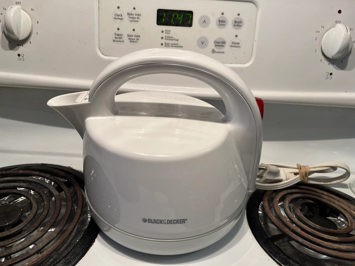 Vintage Black & Decker 2-Litre Electric Dome kettle