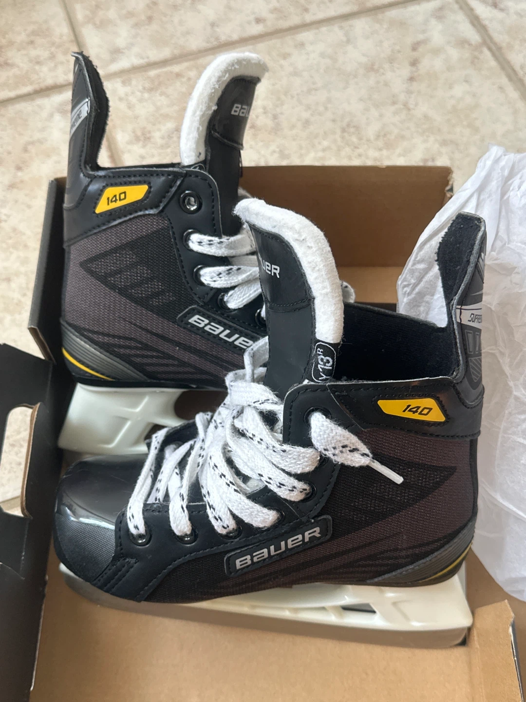 Bauer Supreme 140 Youth Hockey Skates YTH 13.0