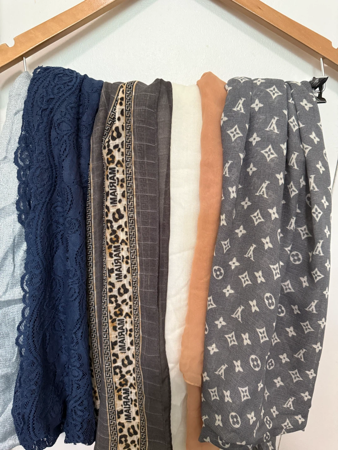 Set of 6 assorted fashion scarves