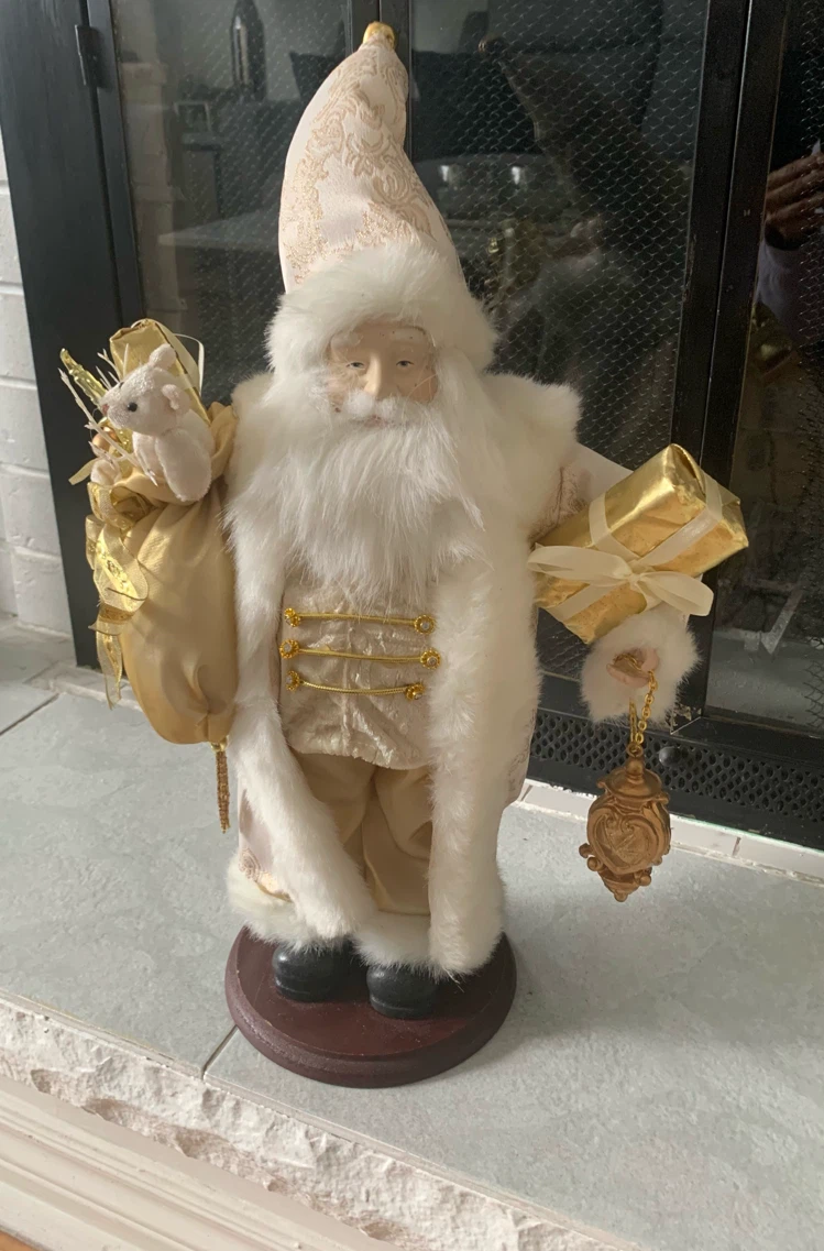 Two Vintage Style Santa Figurines - photo 2